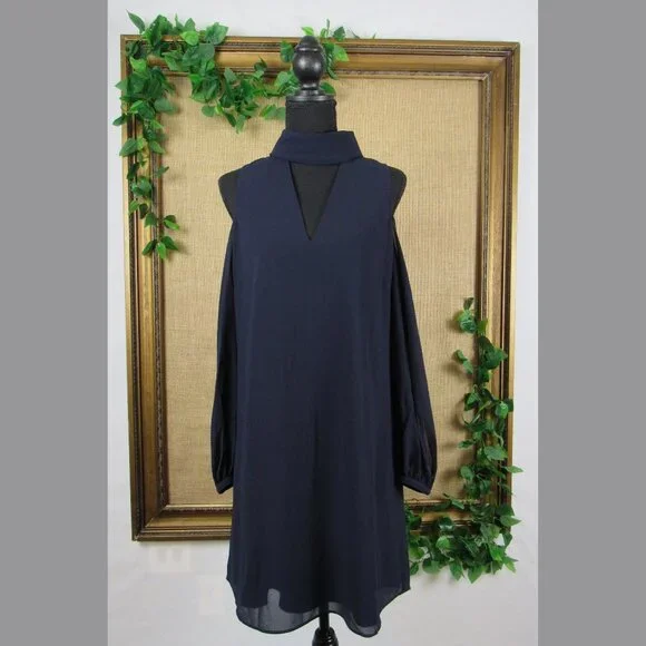 Vince Camuto Cold Shoulder Open Sleeve Shift Dress - Picture 3 of 6